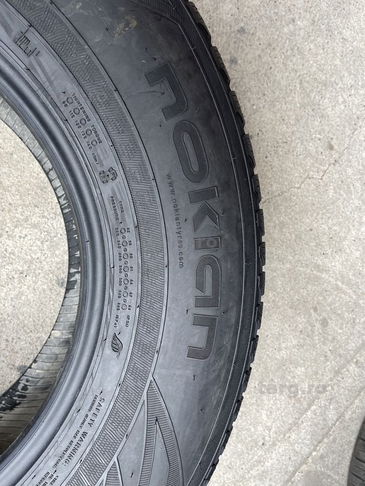 2 anvelope de iarna 265/70/17 Nokian ca noi 7
