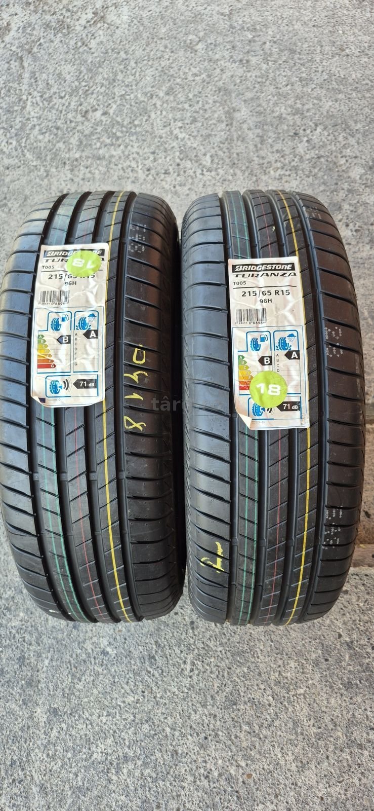 2 anvelope vara noi Bridgestone 215/65/15.Pretul este pe bucata.