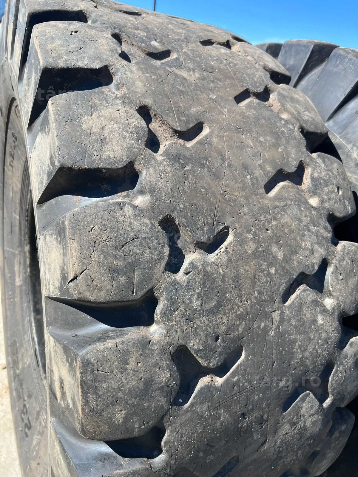 Cauciucuri 23.5 R25 3