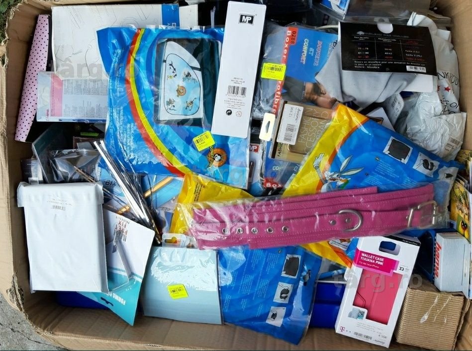 Cutii cu diferite produse -gen bazar