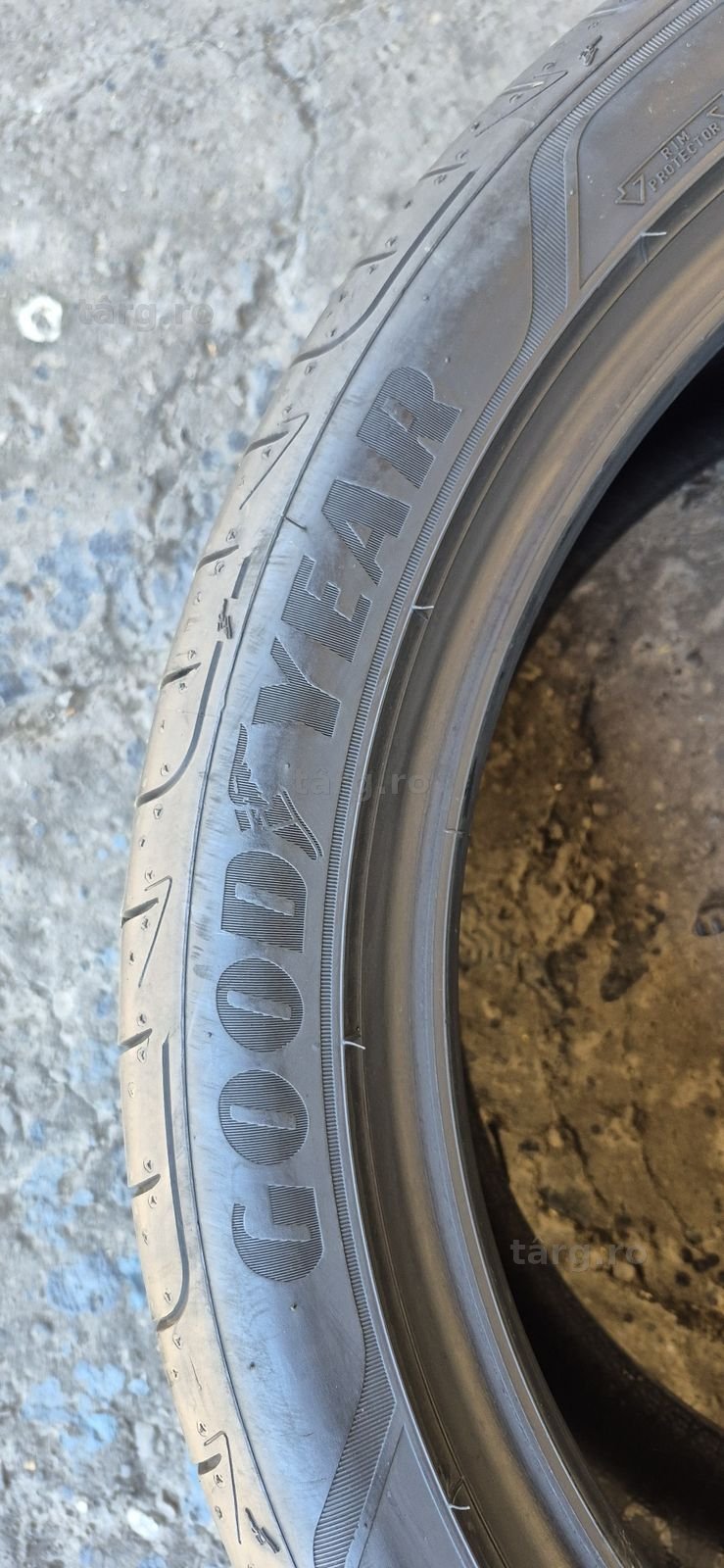 4 anvelope vara,fata Dunlop 245/40/19,spate Goodyear 275/35/19.Pret/bucata. 6