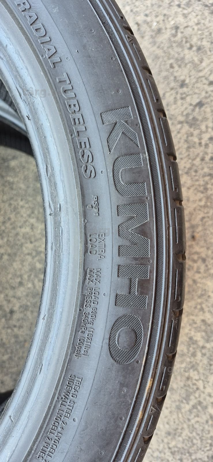 4 anvelope vara Kumho,fata 225/45/18,spate 255/40/18.Pretul este pe bucata. 3