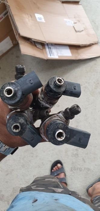 Injectoare AUDI A4 B8 A5 Q5 2.0 TDI CSU CNH 2014 2015 2016 04L130277AC