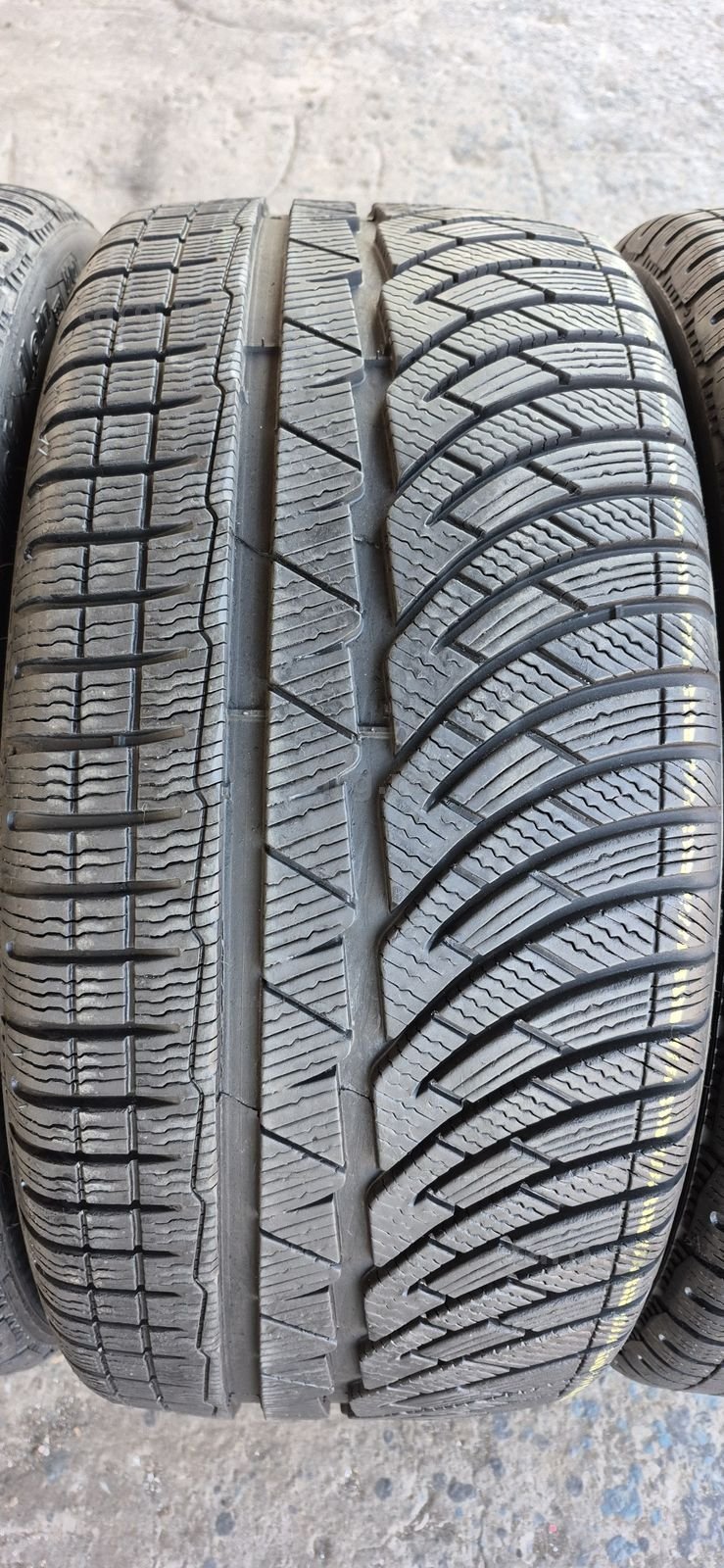 4 anvelope iarna ca si noi Michelin 255/35/19.Pretul este pe bucata. 3