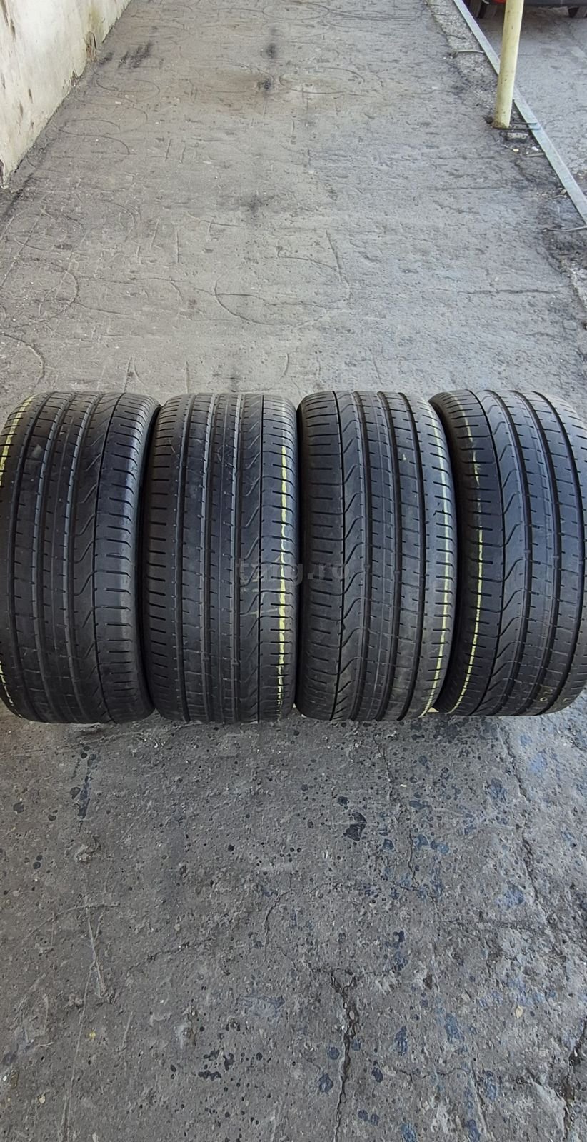 4 anvelope vara Pirelli 295/35/21.Pretul este pe bucata.