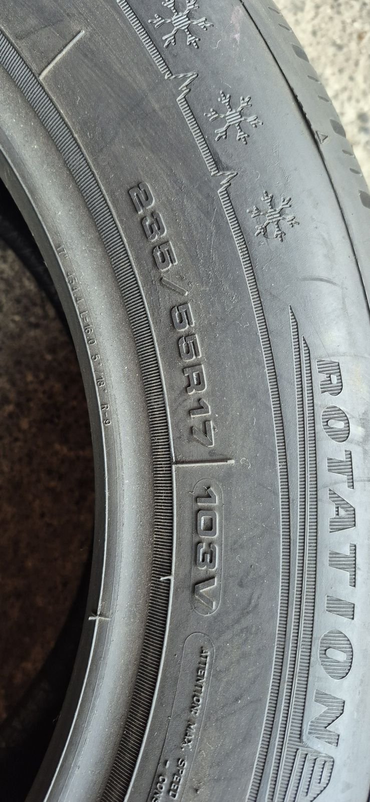 4 anvelope iarna ca si noi Dunlop 235/55/17.Pretul este pe bucata 5