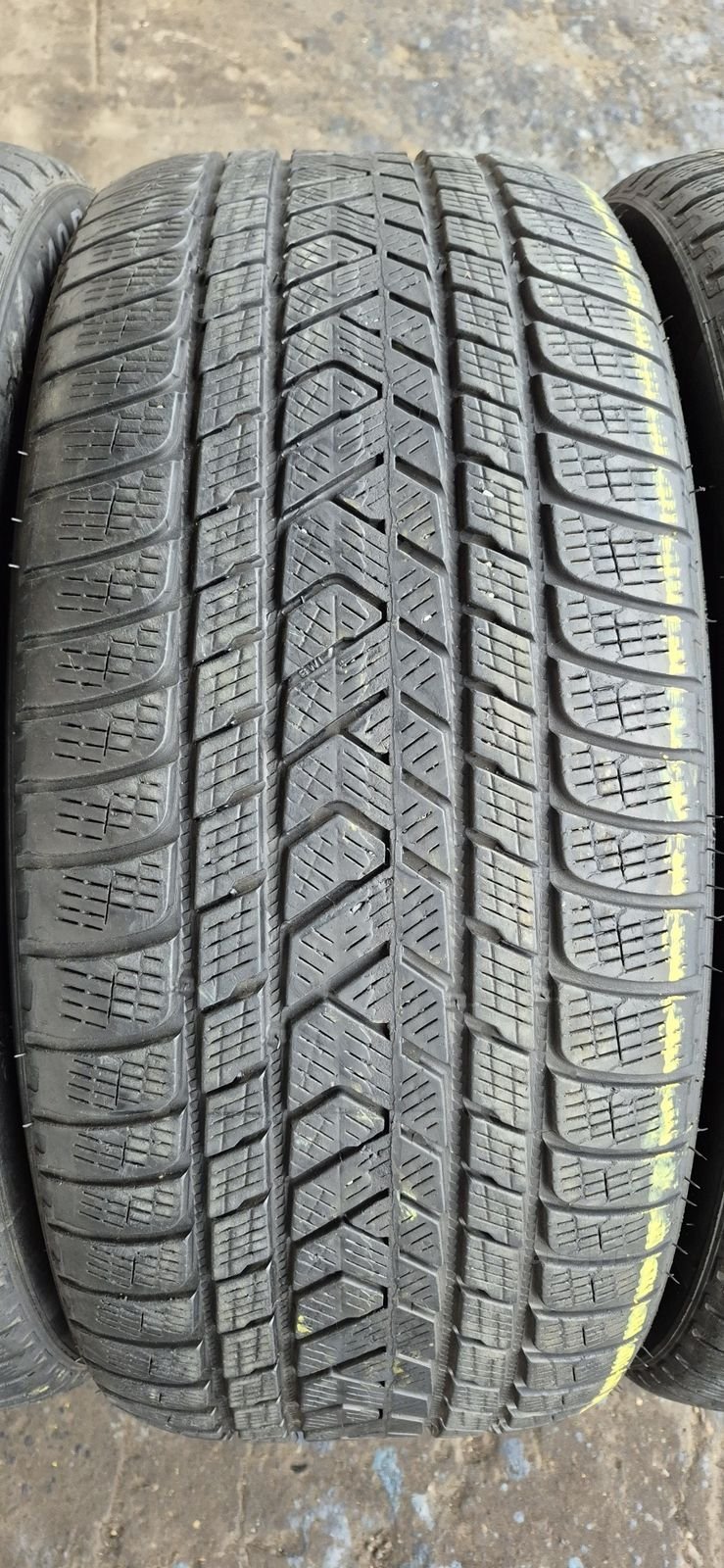 4 anvelope iarna Pirelli 275/40/22.Pretul este pe bucata. 3