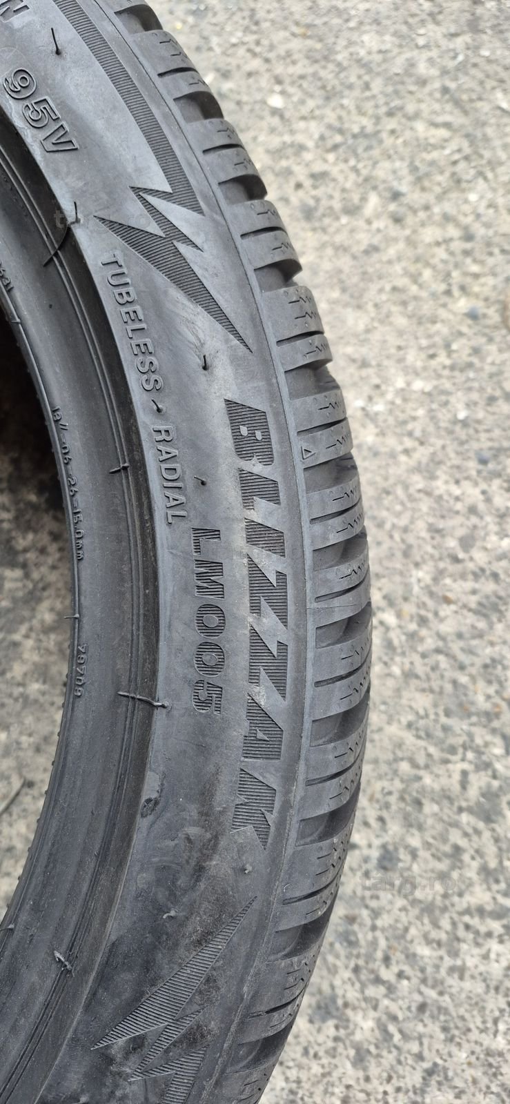 2 anvelope iarna ca noi runflat Bridgestone 225/45/18.Pret/buc 4