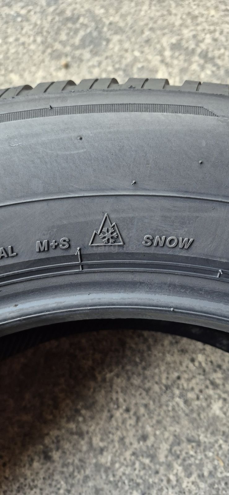 4 anvelope iarna Bridgestone 235/65/18.Pretul este pe bucata. 7