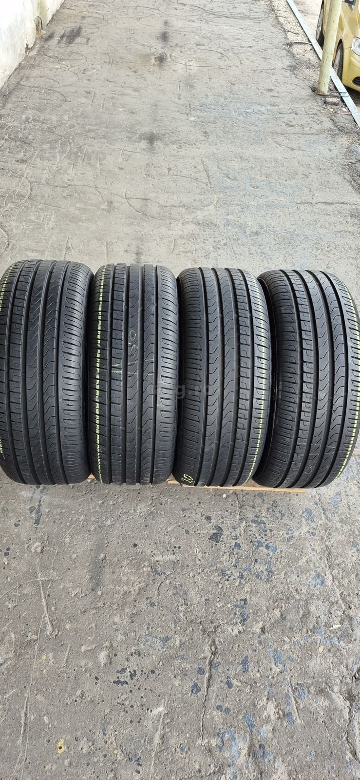 4 anvelope vara ca noi Pirelli 255/40/20.Pretul este pe bucata.