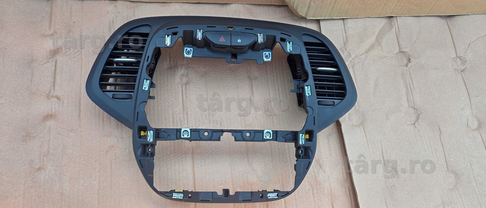 Grila centrala aer bord Renault Captur 2014 2015 / 2016 2017 / 2018 2019
