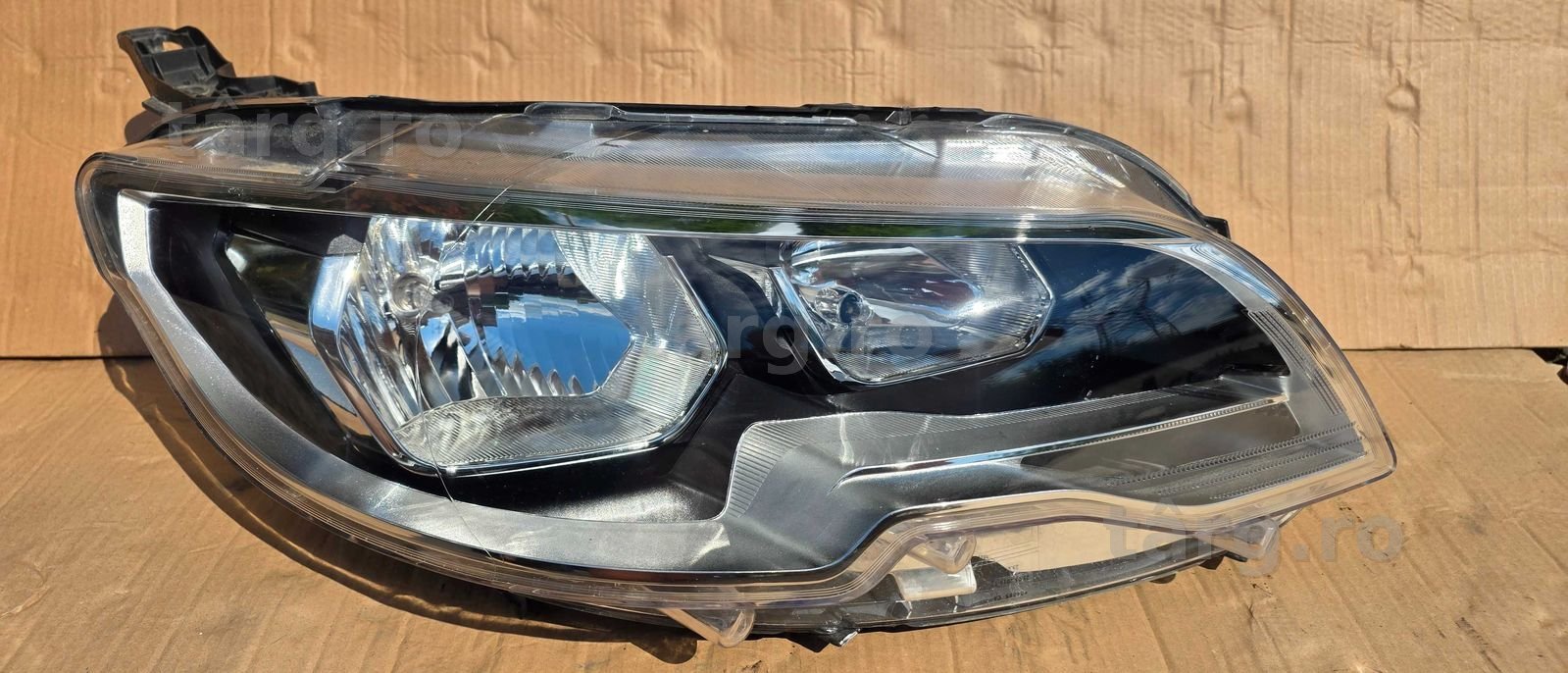Far dreapta Peugeot 301 an 2018 2019 / 2020 / 2021 2022