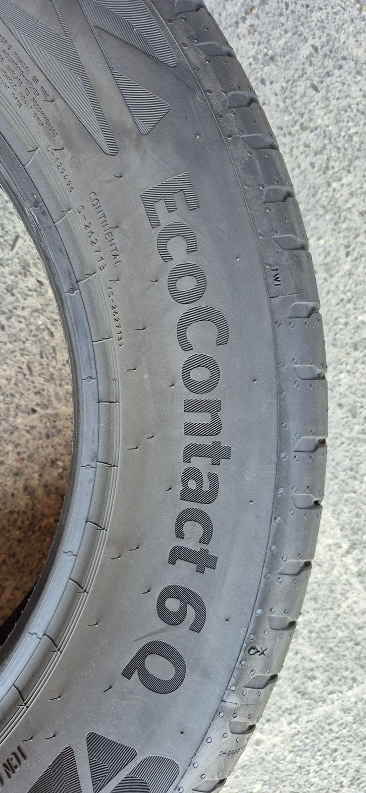 4 anvelope vara noi Continental 215/60/17,dot 2023.Pretul este pe bucata. 5