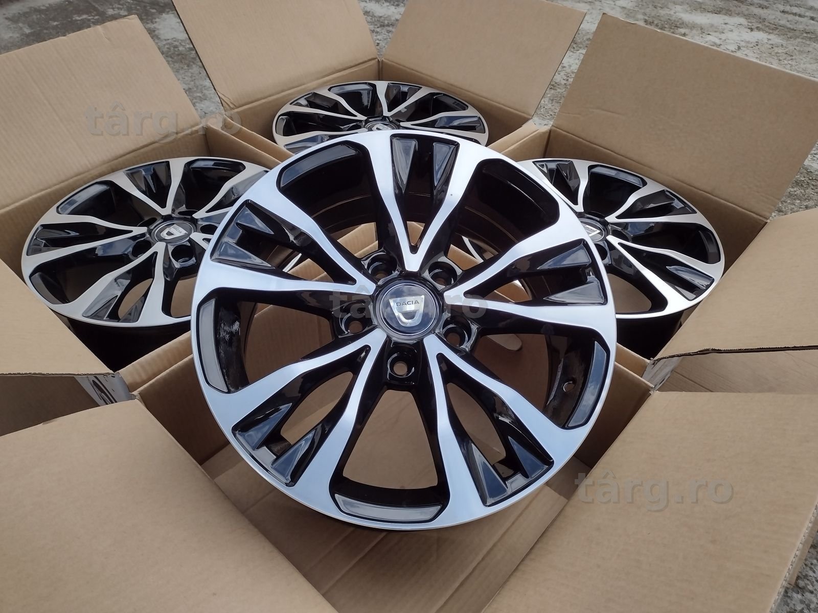Jante Bicolore Dacia Duster pe R16 cu 5 x 114.3 R16