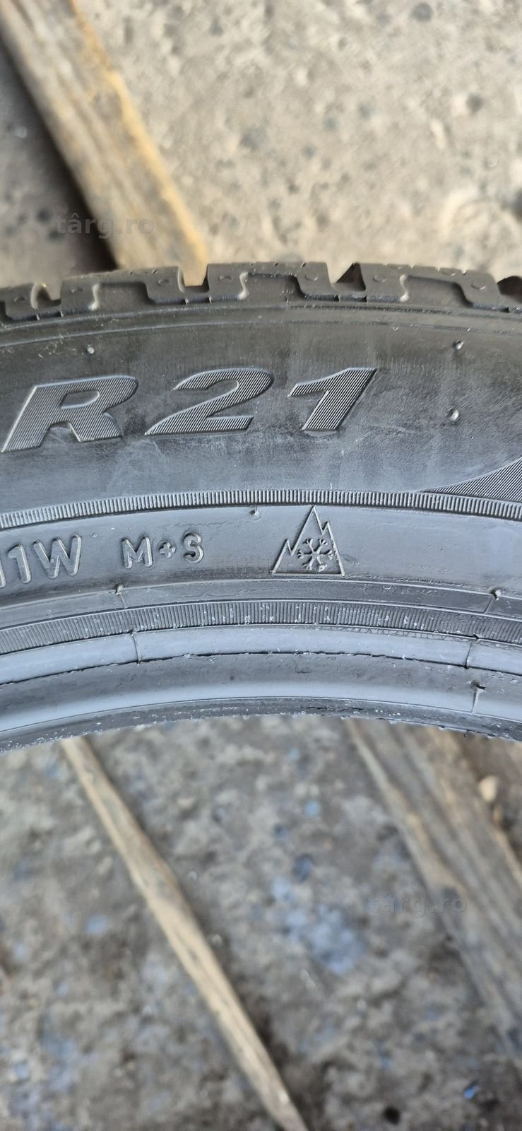 4 anvelope iarna Pirelli 295/40/21.Pretul este pe bucata. 7