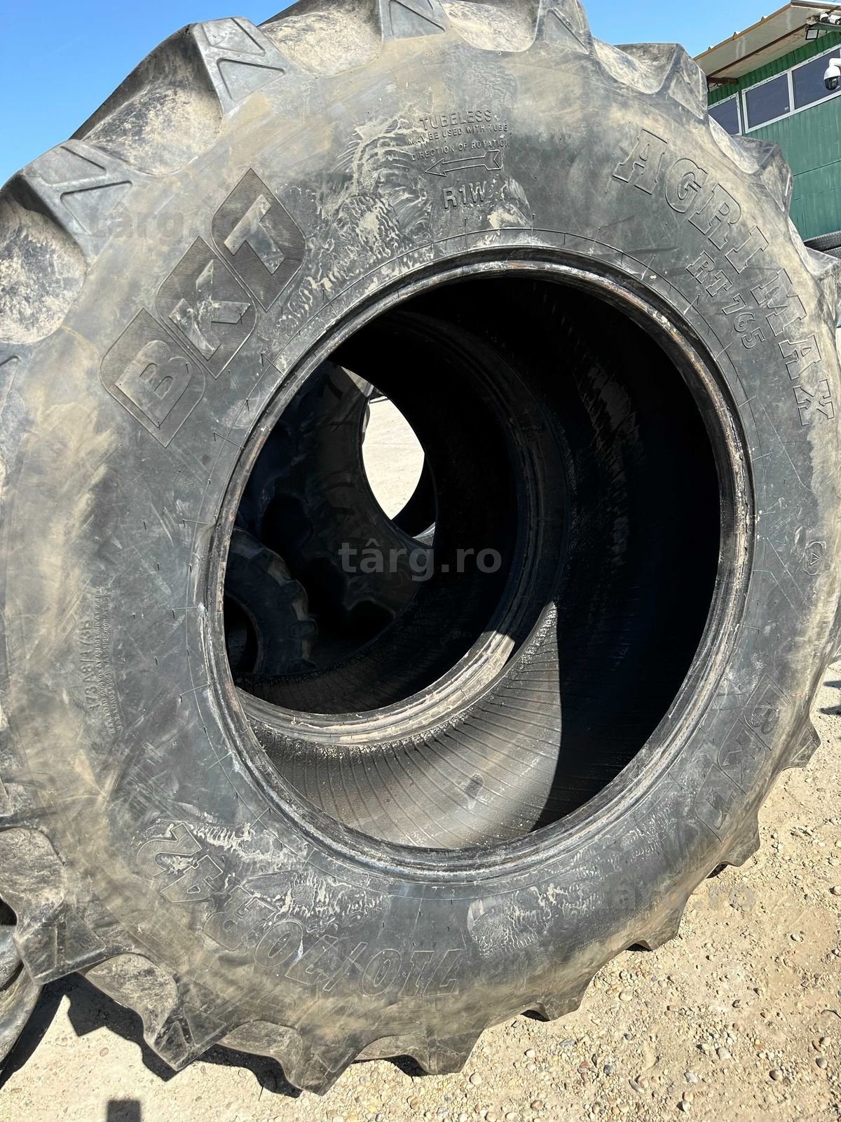710/70  R42  BKT 4