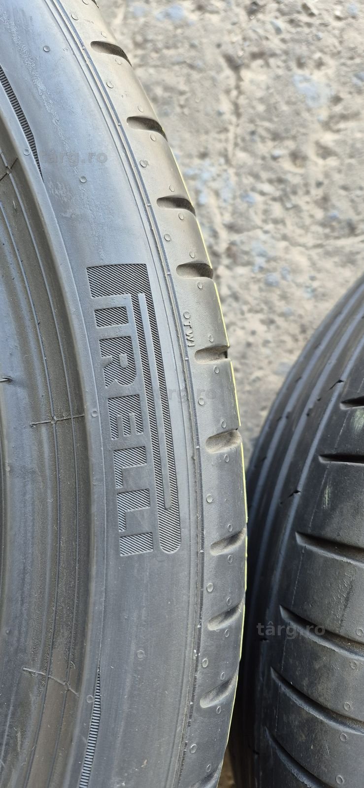 4 anvelope vara Pirelli 265/35/22.Pretul este pe bucata. 4