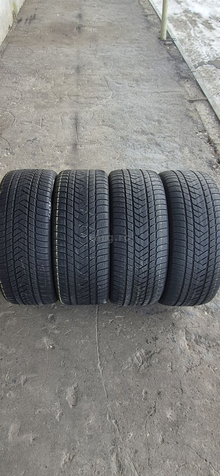 4 anvelope iarna runflat Pirelli 285/45/21.Pretul este pe bucata.