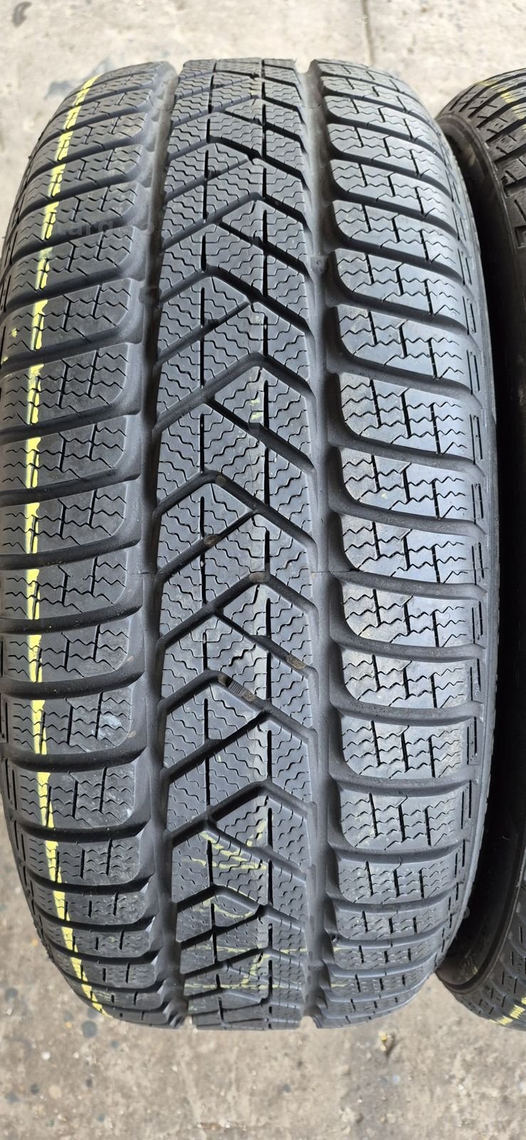 4 anvelope iarna Pirelli 225/40/19.Pretul este pe bucata. 3