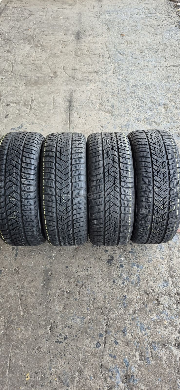 4 anvelope iarna Pirelli 225/40/19.Pretul este pe bucata.