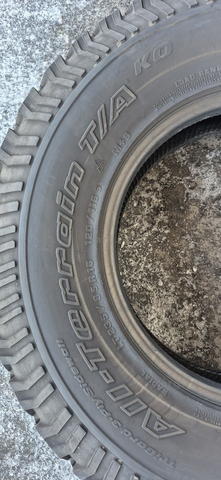 4 anvelope M+S All-Terrain  BF Goodrich 235/85/16.Pretul este pe buc. 5
