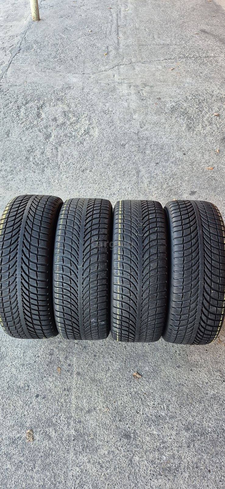4 anvelope iarna Michelin 235/55/18.Pretul este pe bucata.