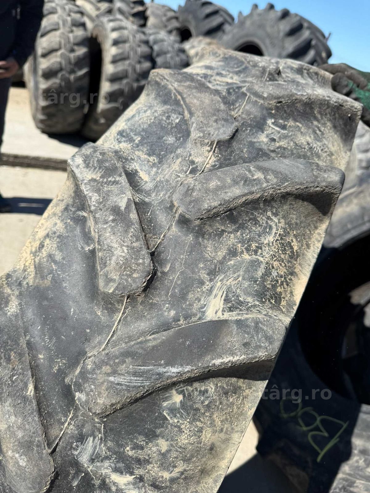 Cauciuc 270/80 R32 4