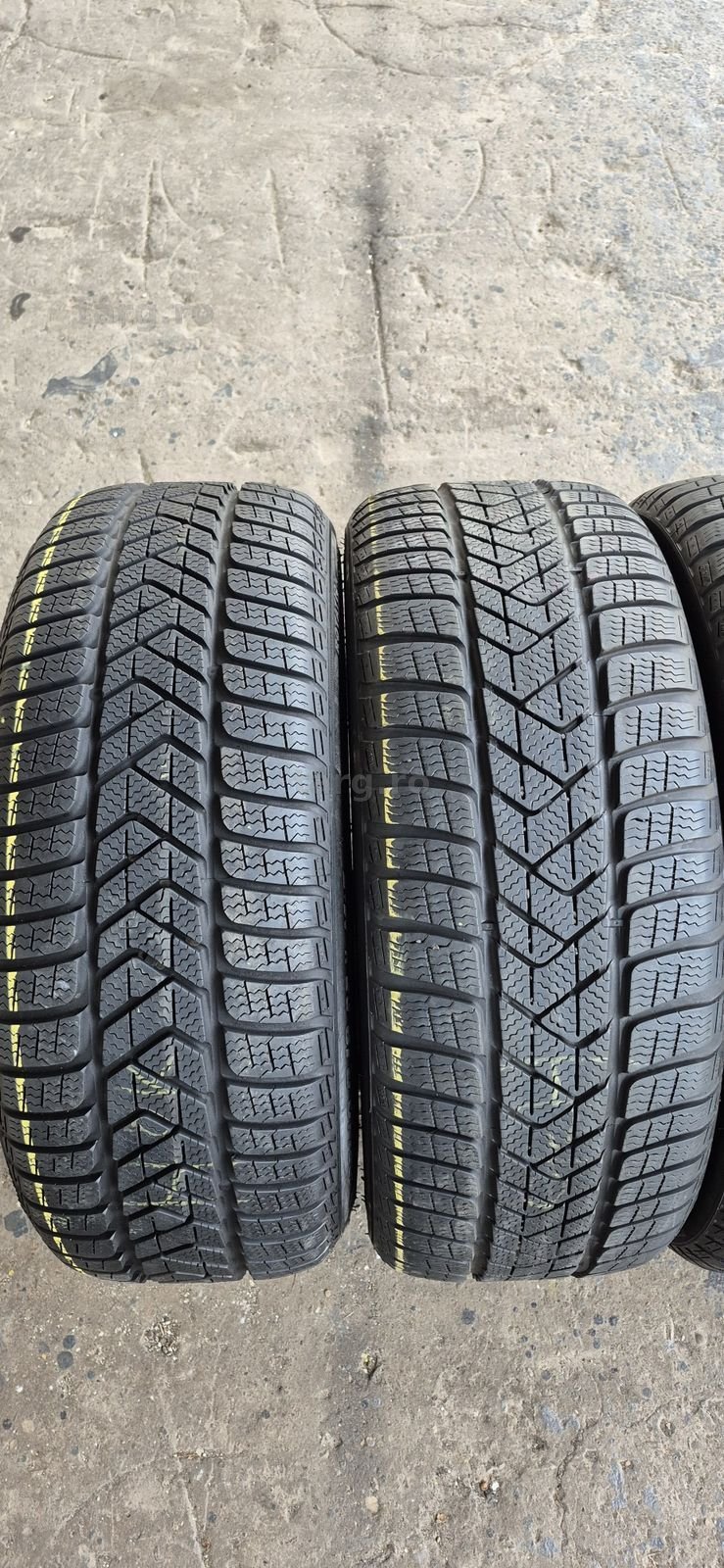 4 anvelope iarna Pirelli 225/40/19.Pretul este pe bucata. 2