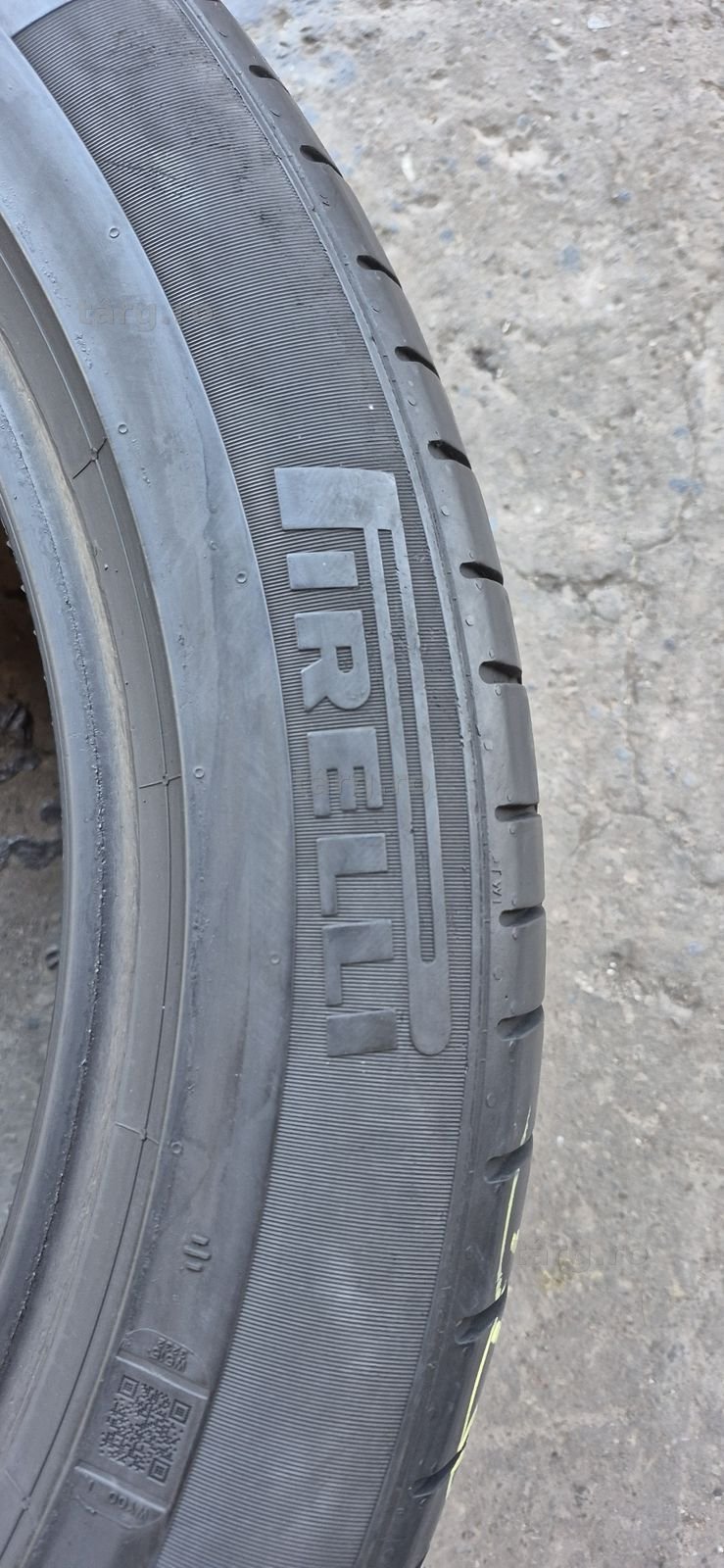 2 anvelope vara runflat Pirelli 305/40/20.Pretul este pe bucata. 3