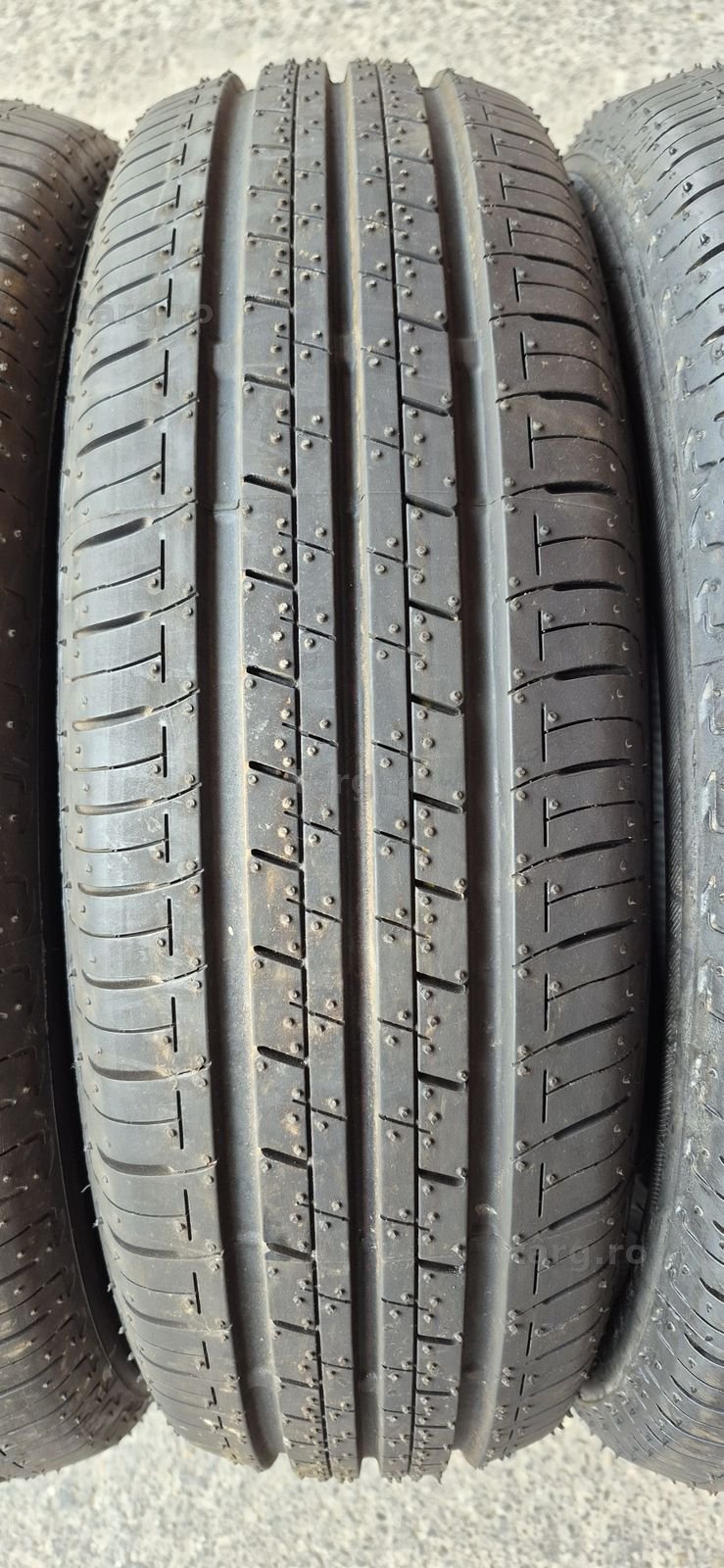 4 anvelope vara noi Bridgestone 175/60/16.Pretul este pe bucata. 3