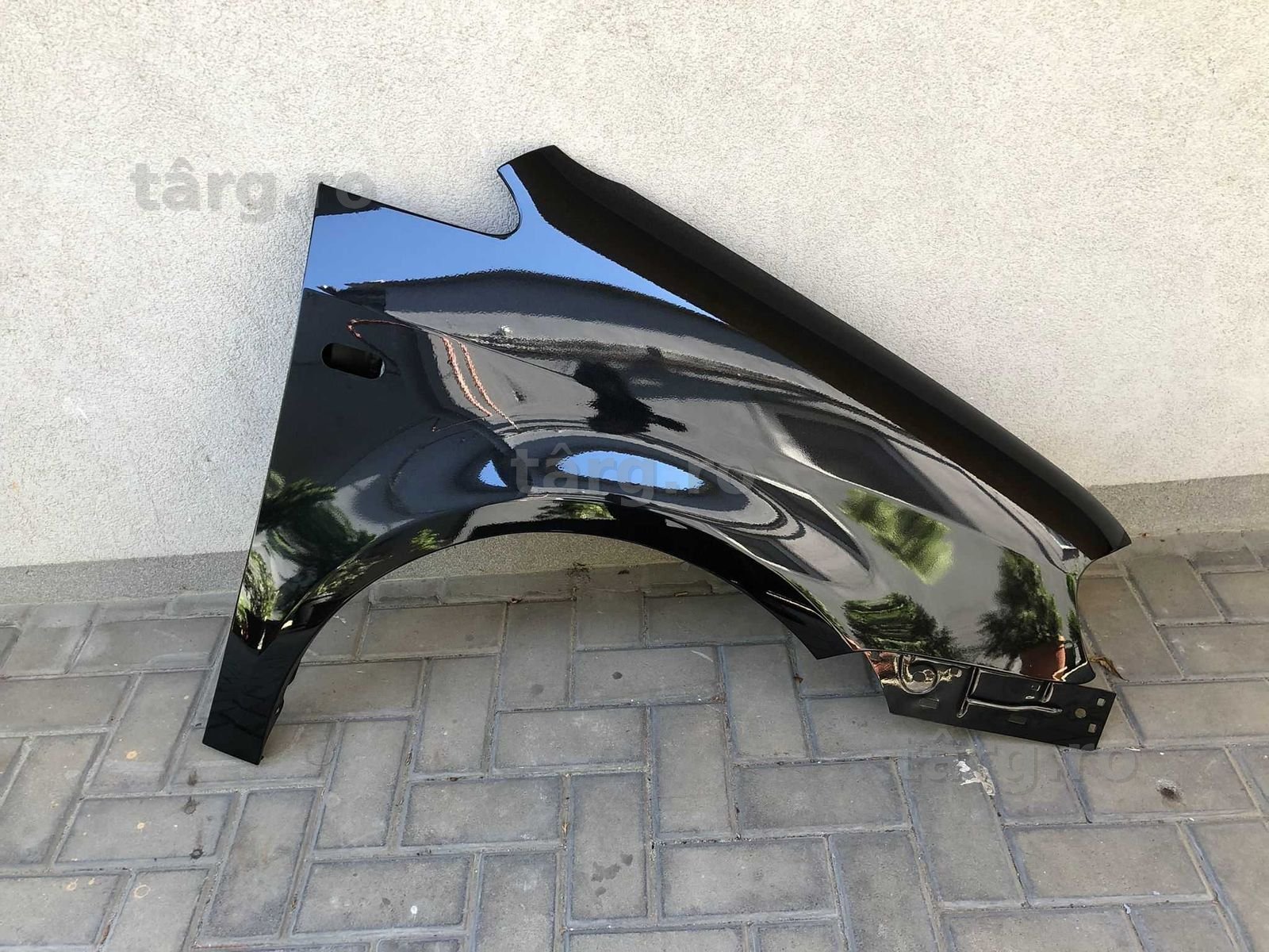 Aripa Fata Dreapta VW Caddy An 2010-2015 Vopsita Negru