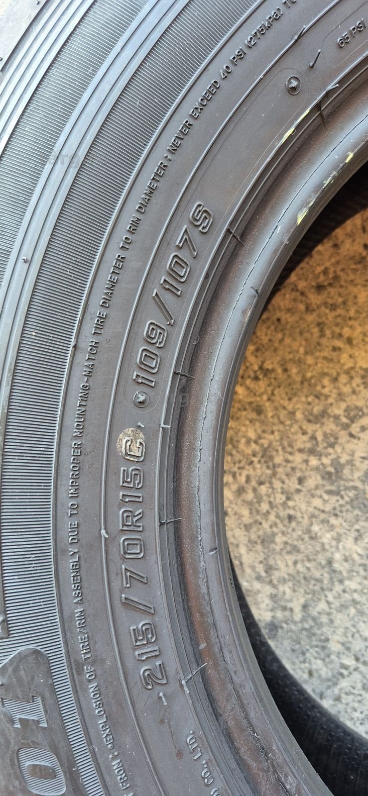 4 anvelope vara ca noi Falken 215/70/15C.Pretul este pe bucata. 6