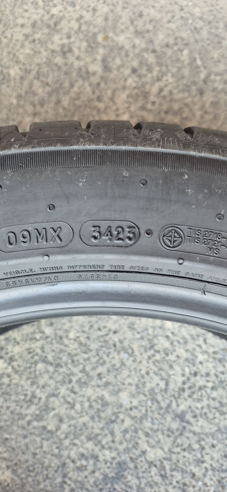 4 anvelope vara ca noi,fata Michelin 245/45/18,spate Goodyear 275/40/18.Pretul este pe bucata. 5
