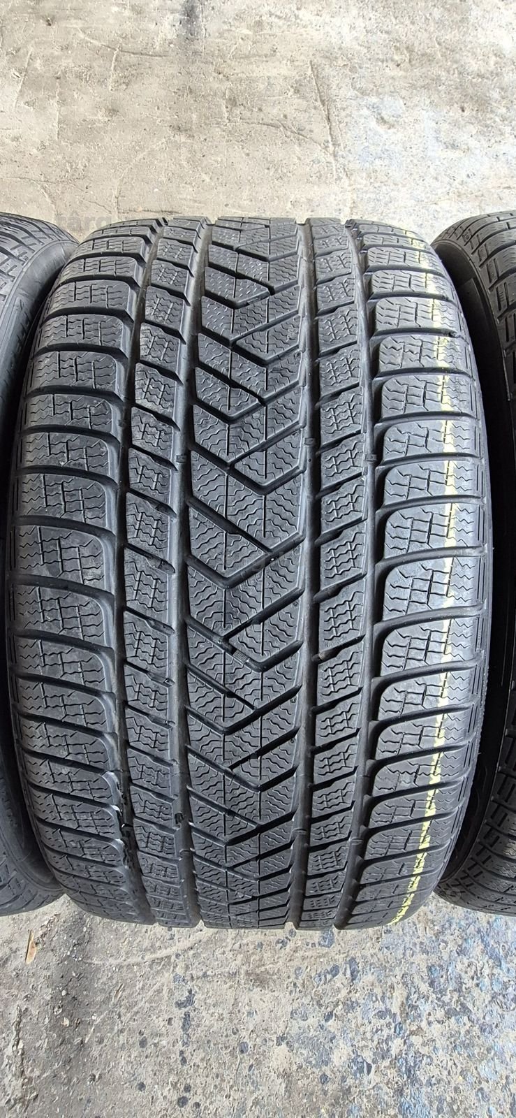 4 anvelope iarna Pirelli,fata 275/35/21,spate 315/30/21.Pret/bucata 3