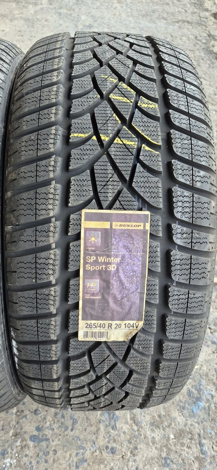 4 anvelope iarna noi Dunlop 265/40/20.Pretul este pe bucata. 4