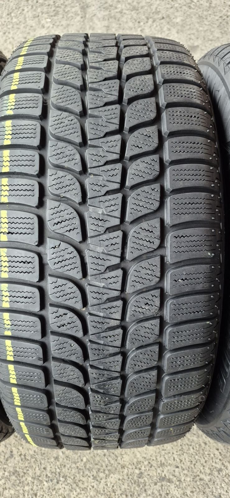 4 anvelope iarna Bridgestone 255/55/17.Pretul este pe bucata 3