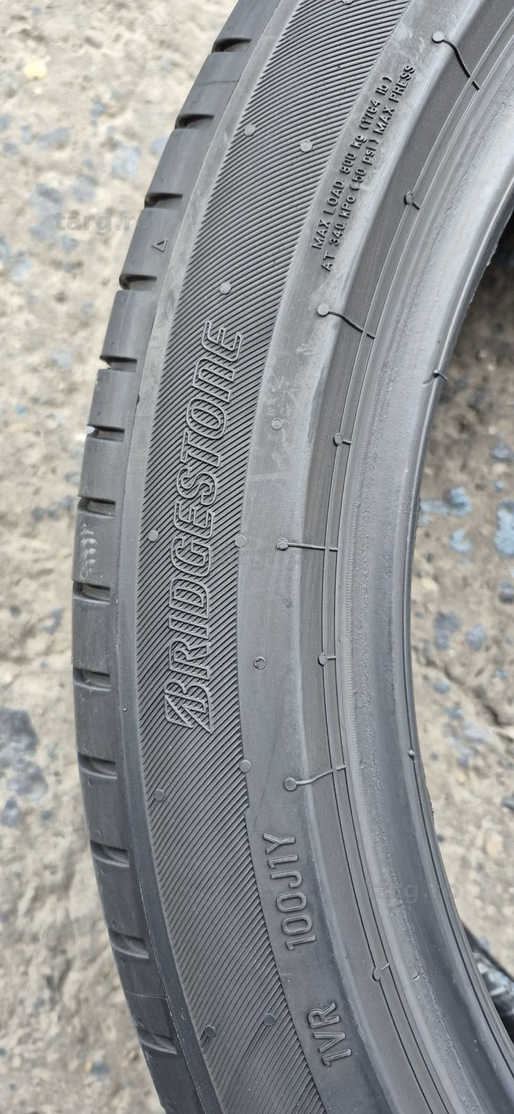 4 anvelope vara Bridgestone,fata 235/45/20,spate 255/40/20.Pretul este pe bucata 2