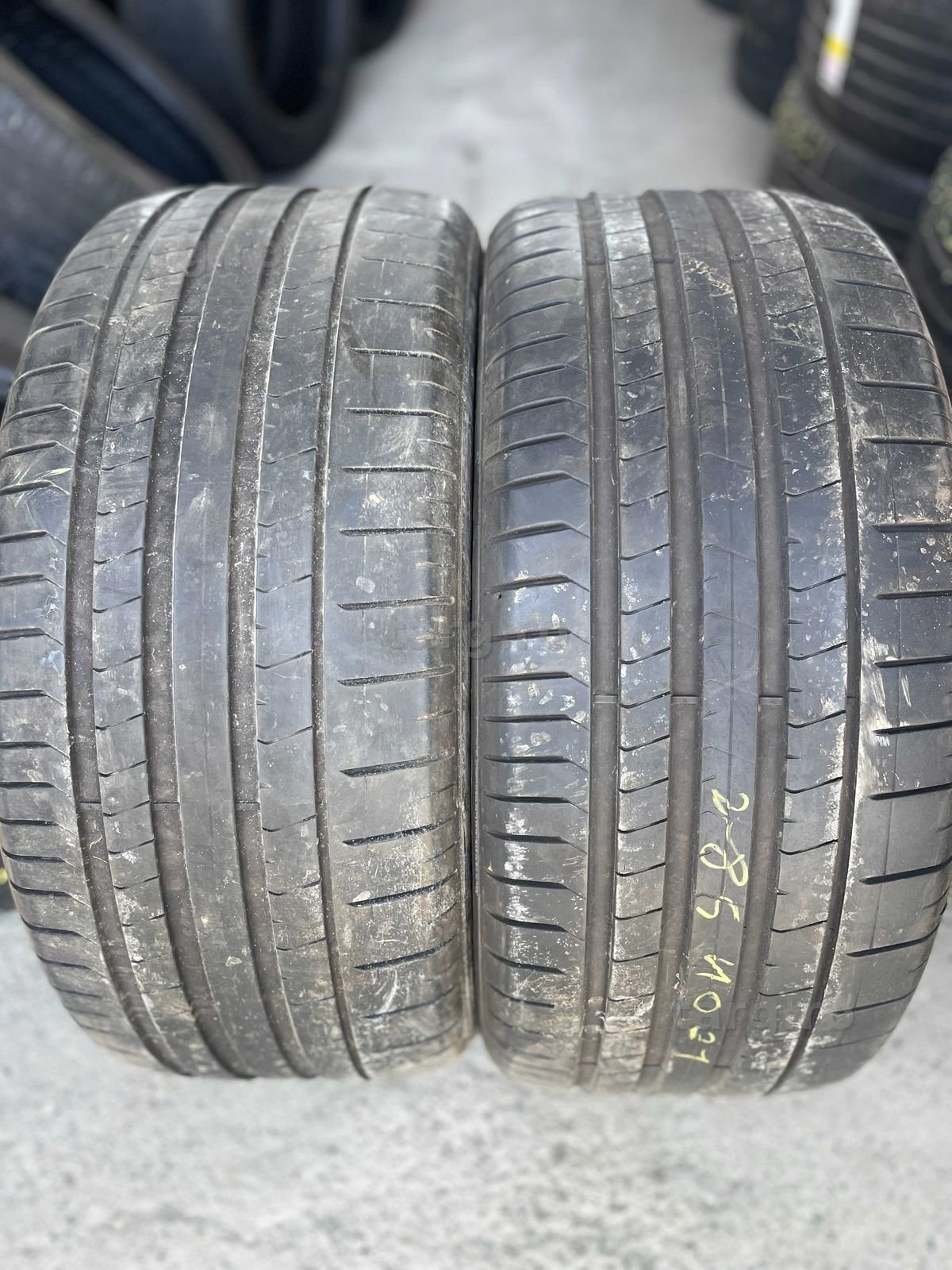 2x 285 40 21 Pirelli Pzero
