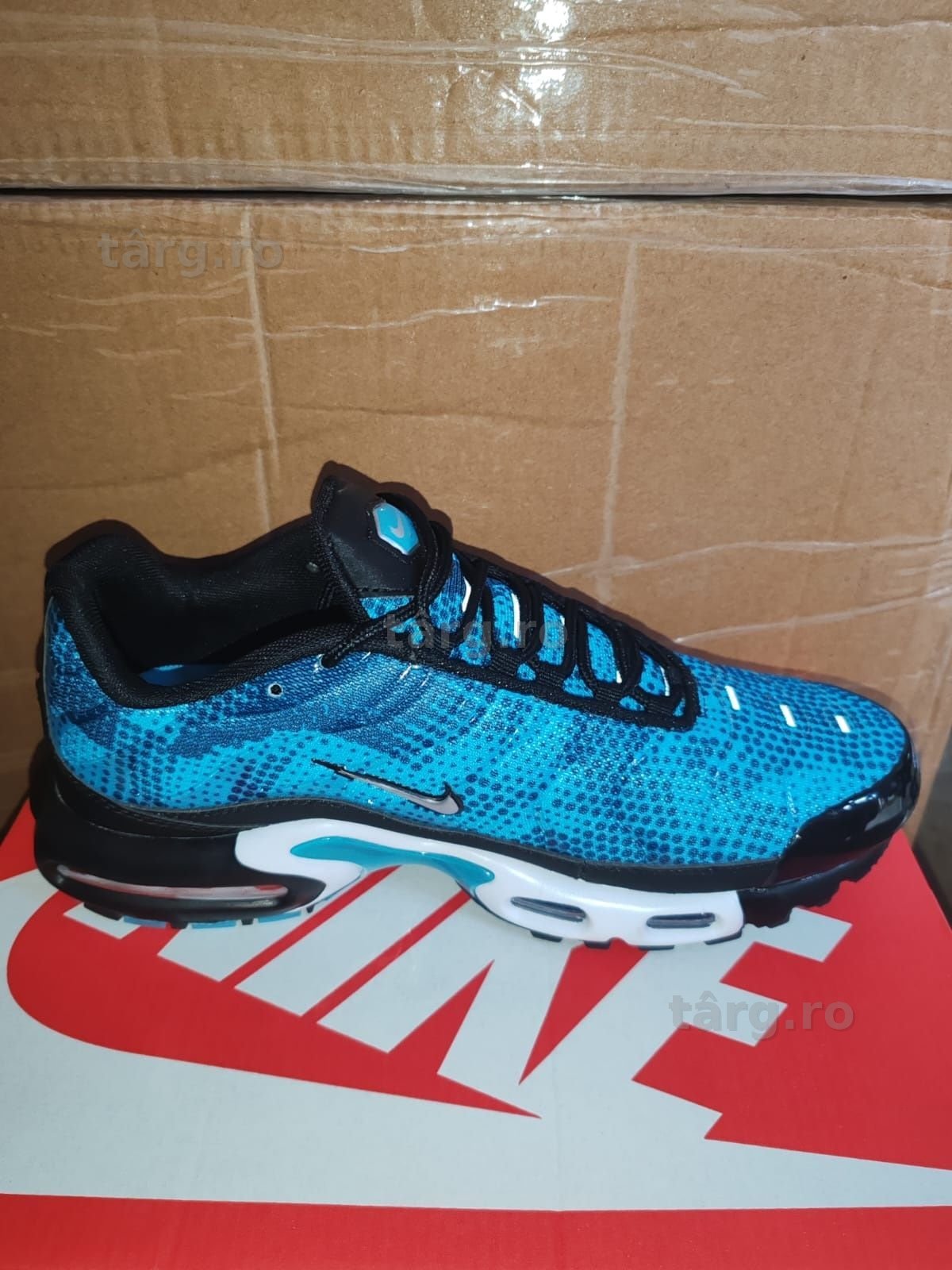 Nike air max plus  dot pattern 6