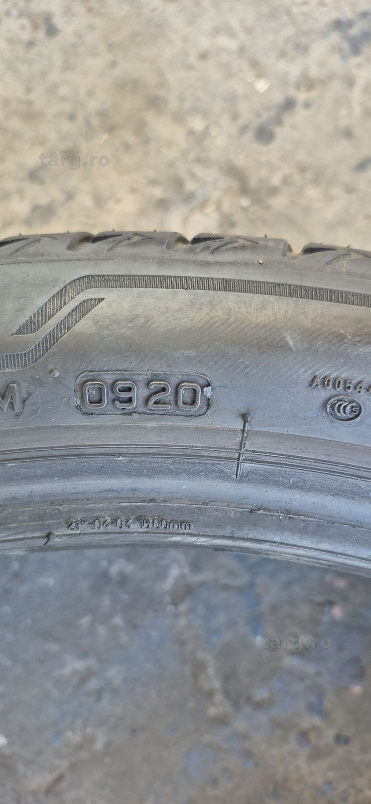 4 anvelope vara runflat Bridgestone 275/35/21.Pretul este pe bucata 7