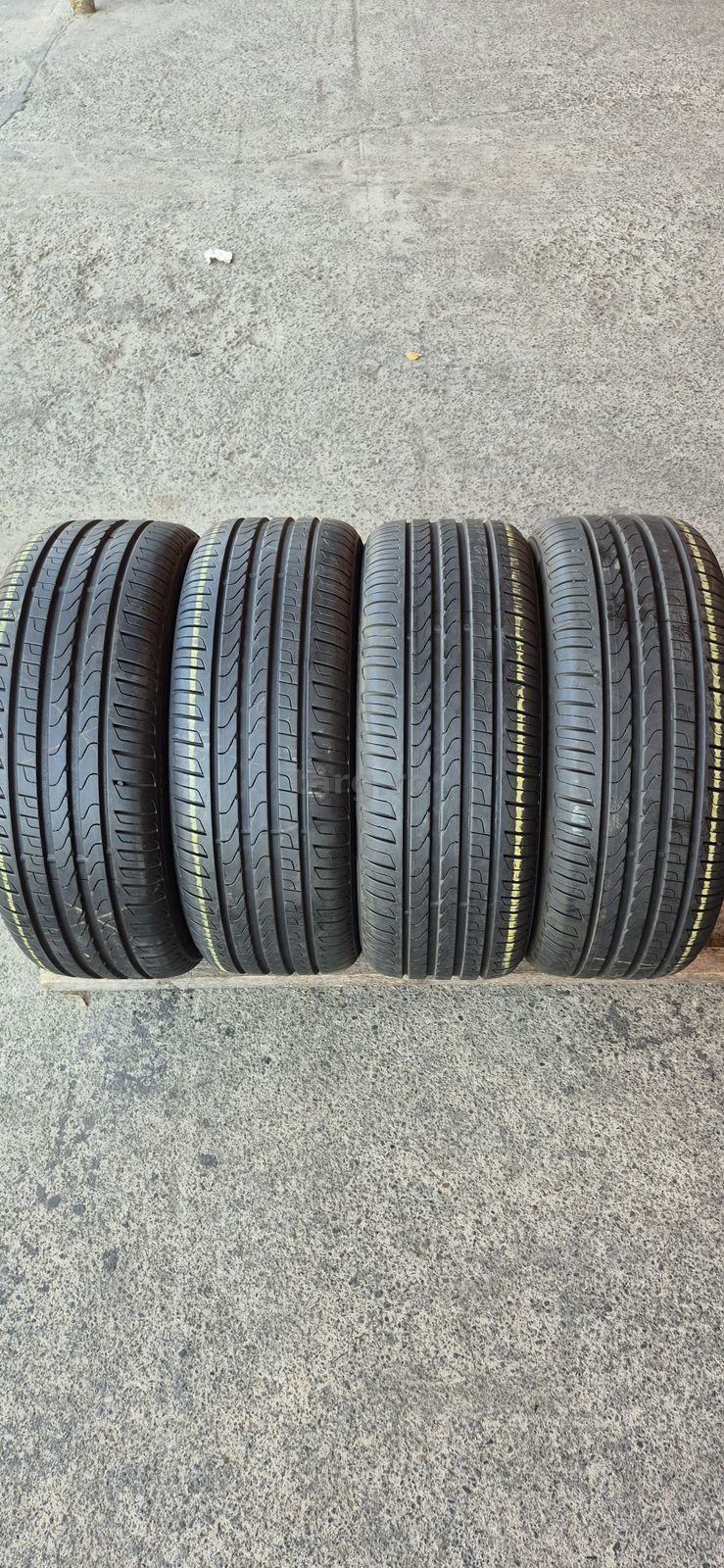 4 anvelope vara Pirelli 215/45/18.Pretul este pe bucata.