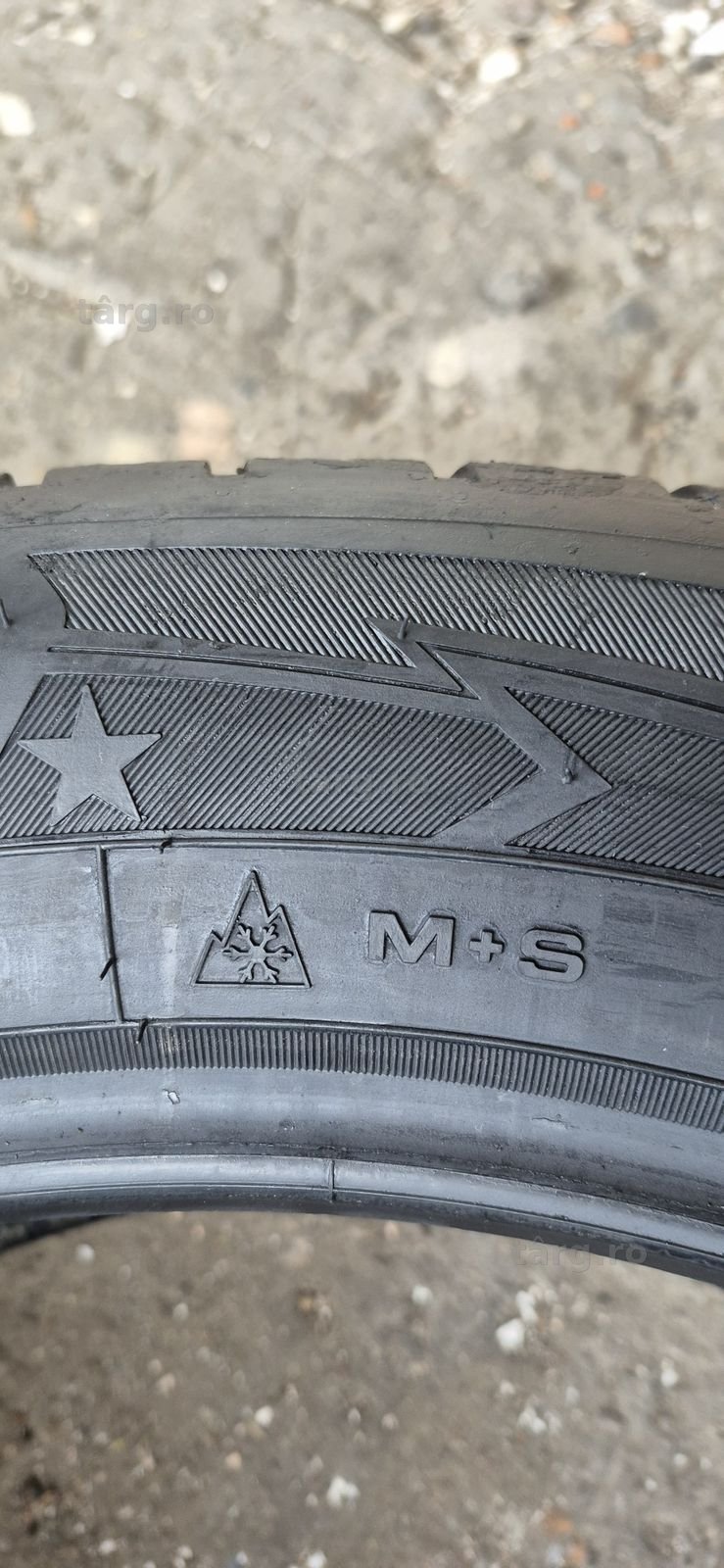 4 anvelope iarna Goodyear 255/50/21.Pretul este pe bucata 7