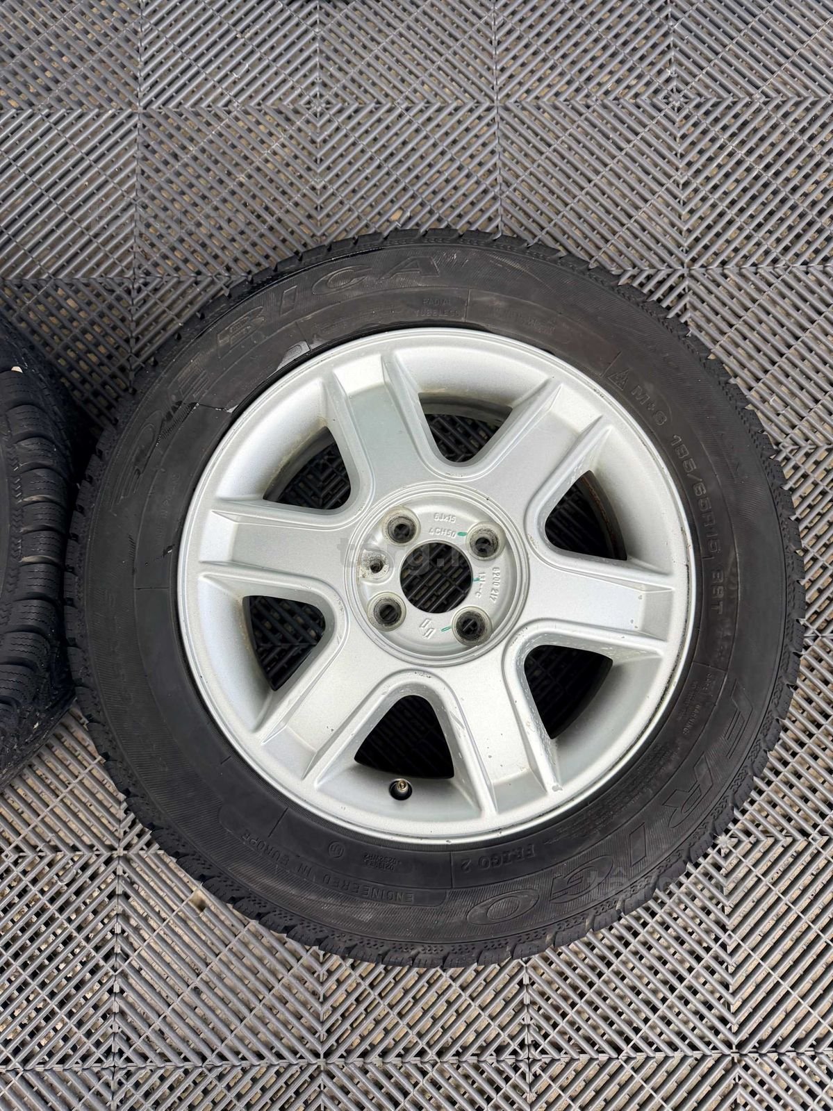 2 Jante De Aliaj Dacia Sinaia 4x100 R15 Cu Anvelope De Iarna Debica 185 65 R15