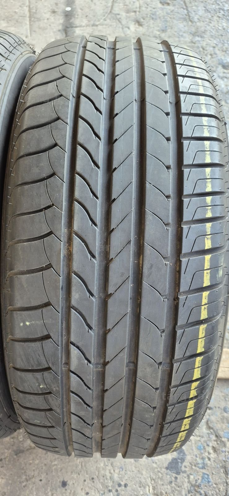 2 anvelope vara ca noi Goodyear 235/55/18.Pretul este pe bucata. 2