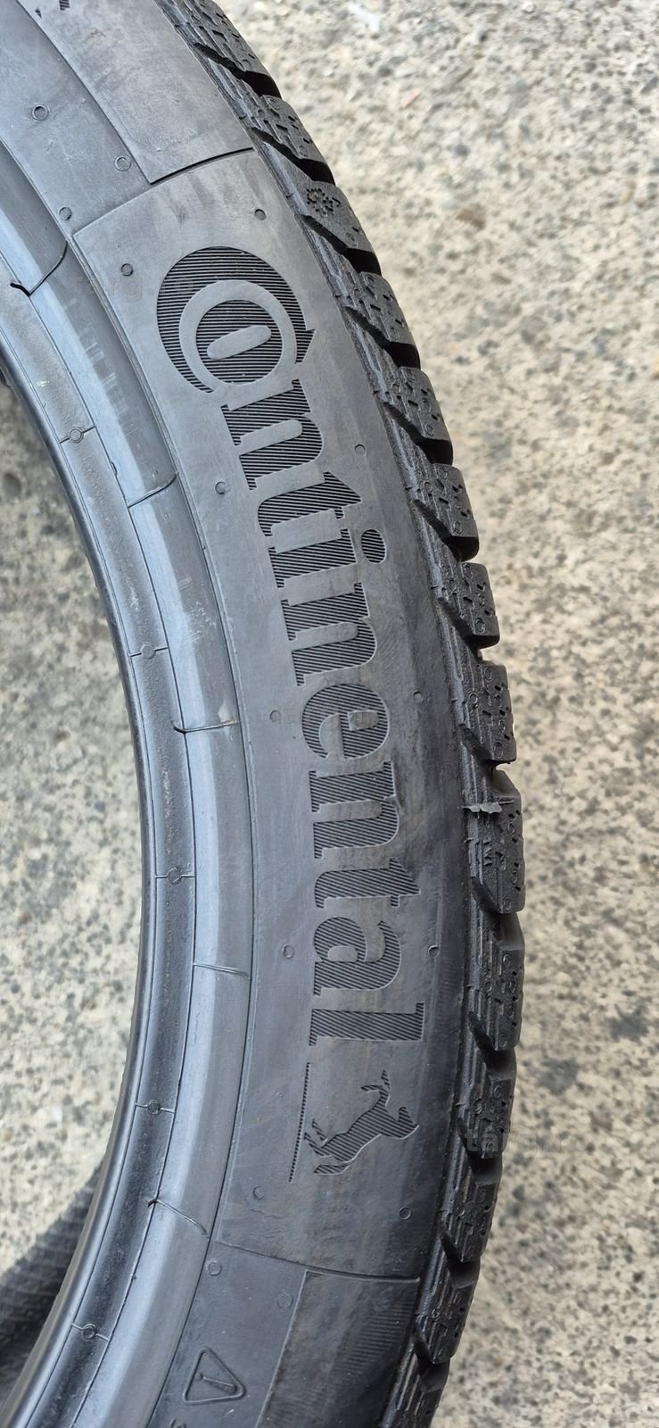 4 anvelope iarna Continental 245/40/19,dot 2020.Pret pe bucata 4