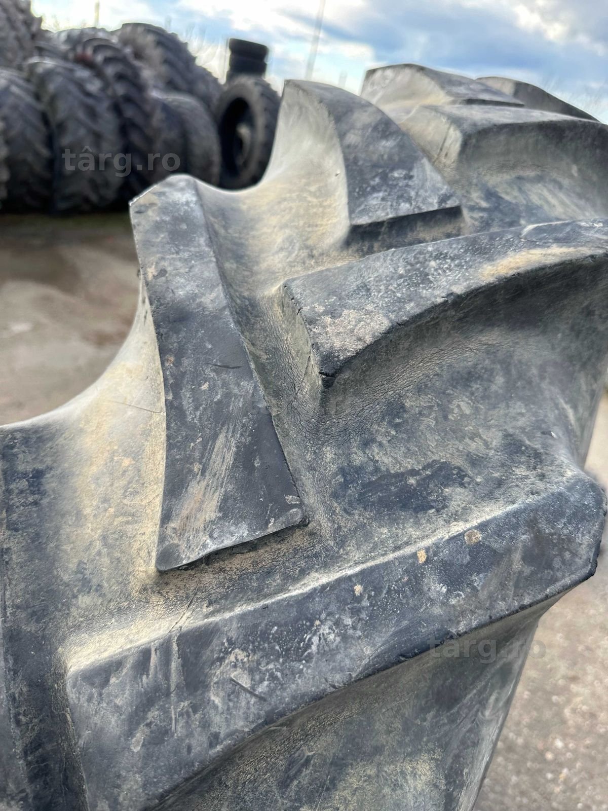 Cauciucuri 12.4 R32 Semperit