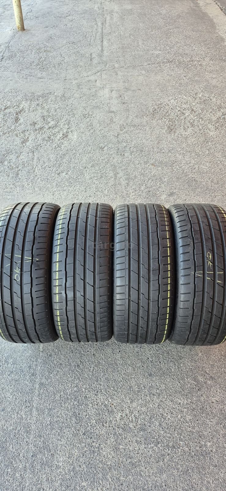 4 anvelope vara Hankook 235/40/19,dot 2023.Pretul este pe bucata.