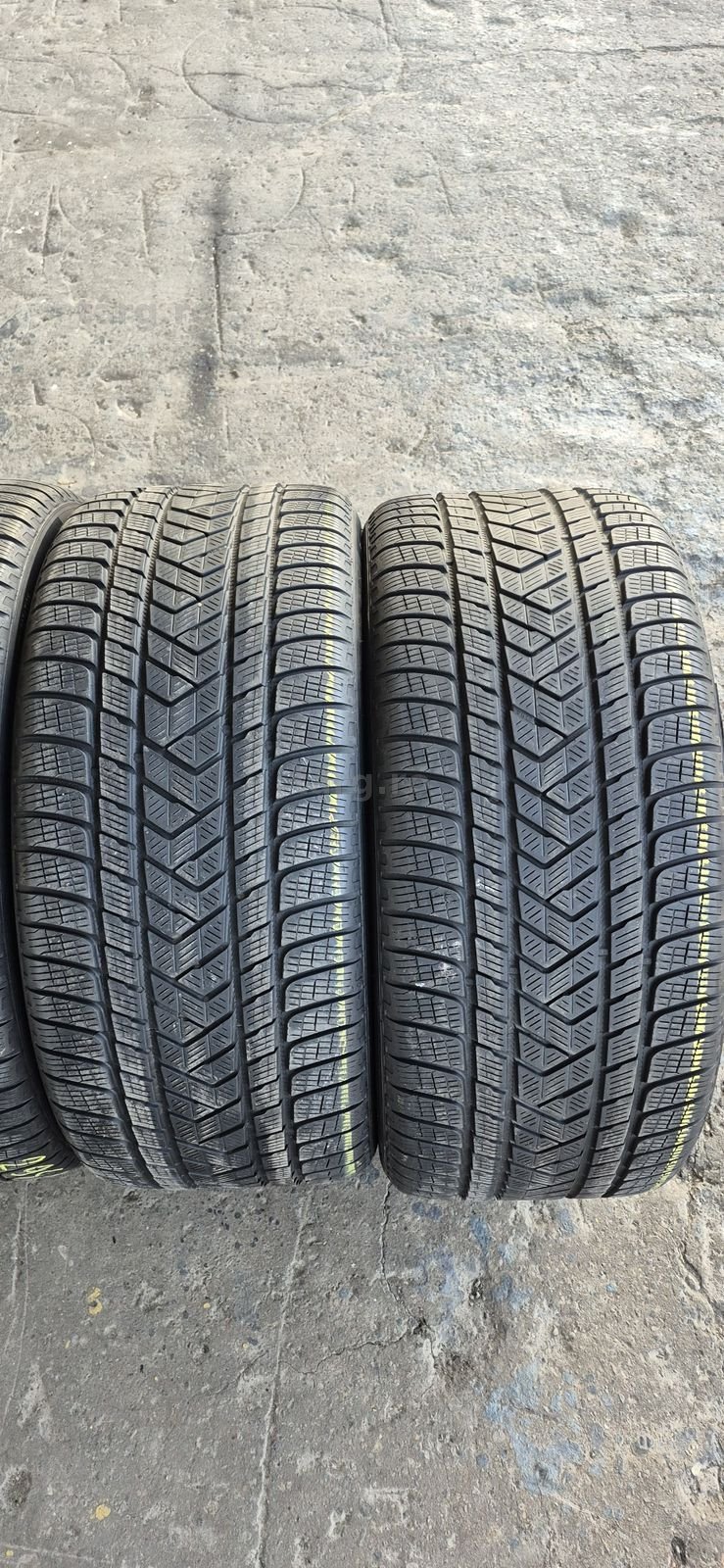 4 anvelope iarna Pirelli 295/40/21.Pretul este pe bucata. 2