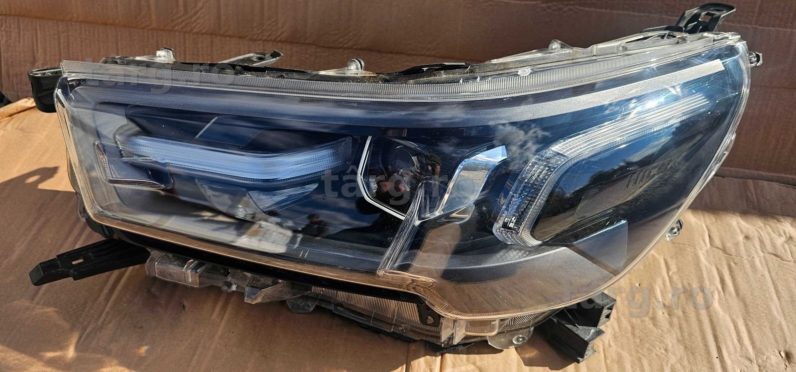 Far stanga Toyota Hilux Full LED 2019 2020 / 2021 2022 / 2023