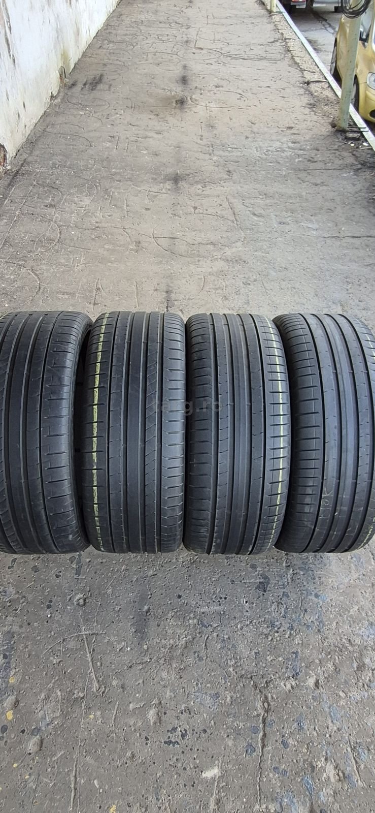 4 anvelope vara Pirelli 265/35/22.Pretul este pe bucata.